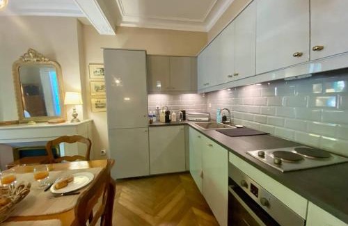 Nimes City Centre Apartamento | L'historien - avec balcon coeur de Nîmes