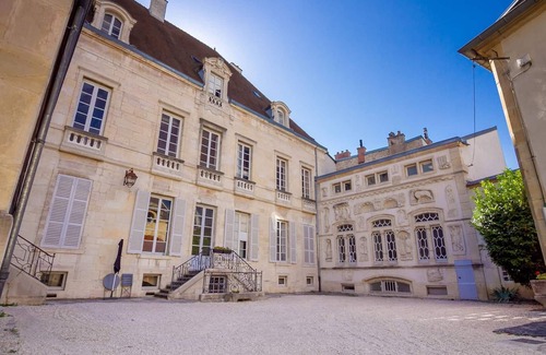 Dijon Centre Ville Apartamento | L'historique -dans un magnifique hotêl particulier- SR Loc