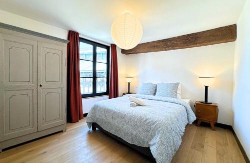 Sens Apartamento | L'Iconic - By BEST KEYS - Vue Exceptionnelle Cathédrale - Terrasse Privée- Prestige en Plein Cœur de Ville - Tout à Pied - Standing Charme & Calme - Check-in Autonome - Internet WiFi Fibre offert - Smart TV - Machine à Café Nespresso
