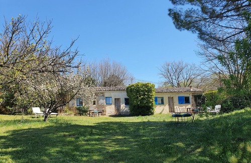 Rustrel Casa | The Iguana of the lodgings at the foot of the Colorado Provençal