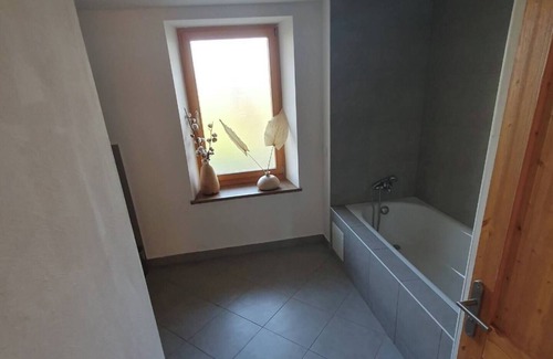 Neydens Cama Y Desayuno | L'instant repos Spacious room for rent in Neydens, near Geneva