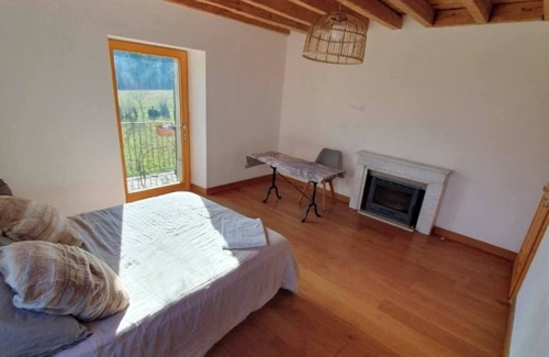 Neydens Cama Y Desayuno | L'instant repos Spacious room for rent in Neydens, near Geneva