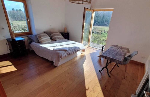 Neydens Cama Y Desayuno | L'instant repos Spacious room for rent in Neydens, near Geneva