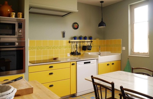 Pierre-de-Bresse Casa | L'iris des Marais - Pierre DE Bresse