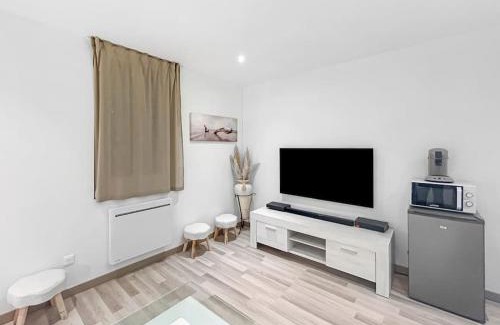 Chalons-en-Champagne Apartamento | L'Oasis Champenois - Terrace, Garden, Wifi