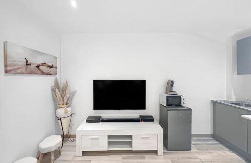 Chalons-en-Champagne Apartamento | L'Oasis Champenois - Terrace, Garden, Wifi