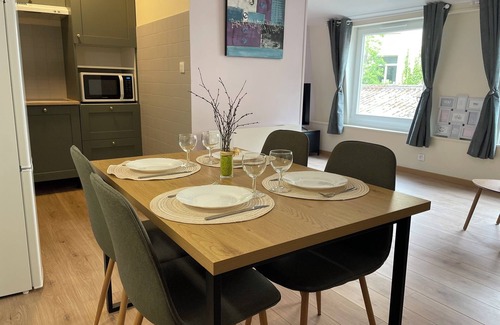 Ardres Apartamento | L'olive - fitted kitchen, city center, fiber