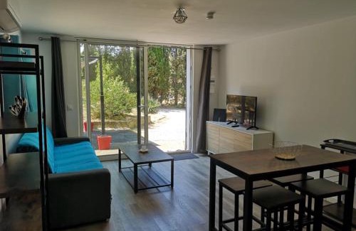 Saint-Mitre-les-Remparts Apartamento | L'Olivier