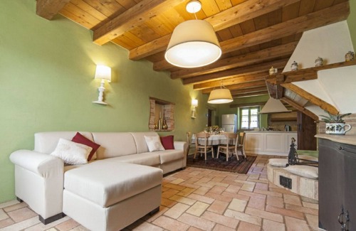 Bettolelle Apartamento | L'Olivo, aplicación en una villa típica con piscina a 7 km del mar, Senigallia, Marche