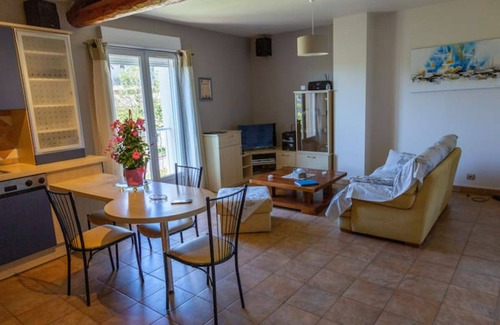 Chateauneuf-de-Gadagne Casa | L'Oustau de Famiho Air-conditioned gite in renovated farmhouse near Avignon swimming pool
