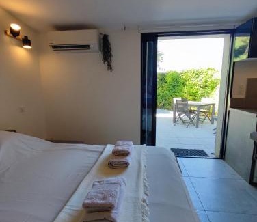 Roquefort-la-Bedoule Apartamento | L'OUSTO - Studio avec magnifique Terrasse à 5 min de Cassis