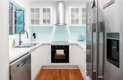 Lota Casa | L143Up 3BR/2BA House w Parking Close to Eastwood Beach