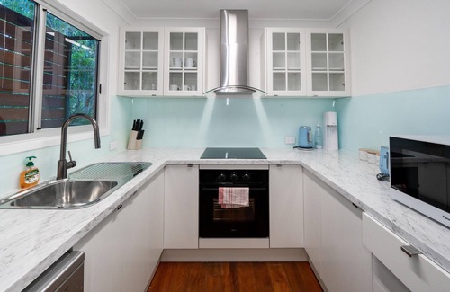 Lota Casa | L143Up 3BR/2BA House w Parking Close to Eastwood Beach
