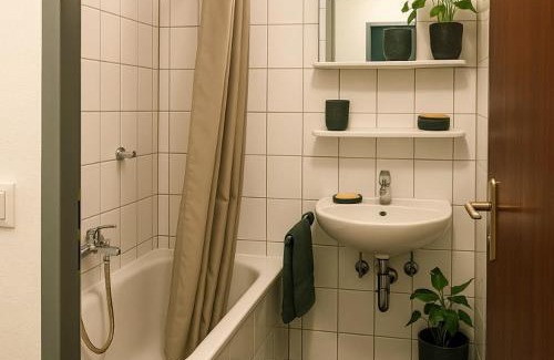 Alsdorf Apartamento | L21-Apartment Alsdorf, 2 Zimmer, 3 Betten, Standardisierte Ausstattung, ideal für Reisende, Pendler, Familien