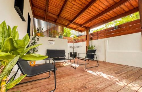 Petite-ÃŽle Villa | La Ŵilla, piscine et parking privatif, accès mer et sentiers!