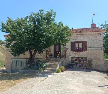 Villarcayo Casa | La antigua escuela bajo la Tesla