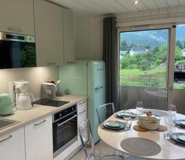 Duingt Cama Y Desayuno | La Baie des Voiles 2 chambres 4 à 6 personnes au bord du lac plage privée