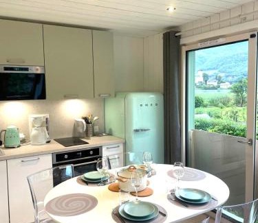 Duingt Cama Y Desayuno | La Baie des Voiles 2 chambres 4 à 6 personnes au bord du lac plage privée