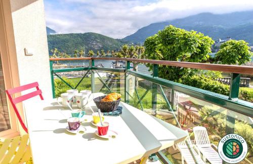 Duingt Apartamento | La Baie des Voiles, FEET IN THE CRYSTAL WATERS, 9 Apts from studio to Duplex by LLA SELECTIONS