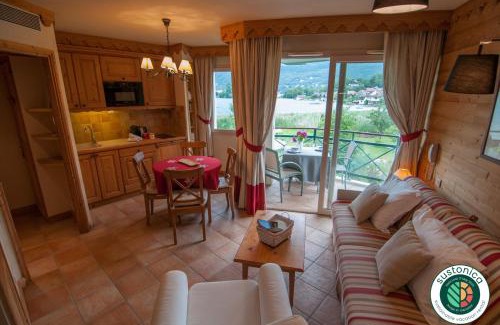 Duingt Apartamento | La Baie des Voiles, FEET IN THE CRYSTAL WATERS, 9 Apts from studio to Duplex by LLA SELECTIONS
