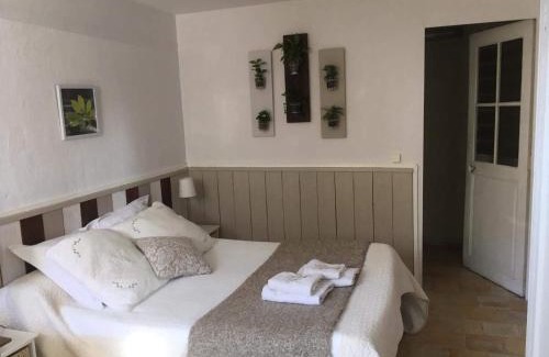 Beaumont-en-Veron Cama Y Desayuno | La Balastière