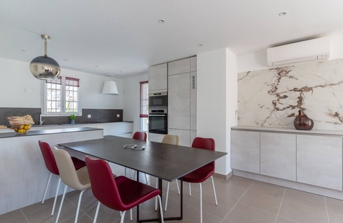Aigues-Mortes Casa | "La Batelière" Aigues Mortes, 4 bedrooms, 124m2, private pool, great comfort.