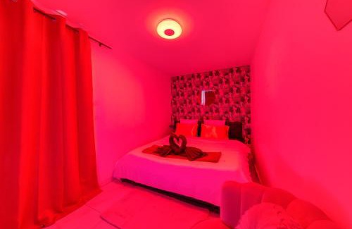Morangis Apartamento | La belle Hirondelle - Love Room Jacuzzi