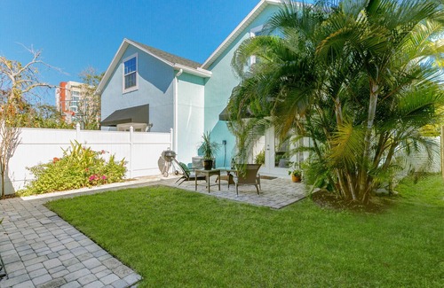 Historic Downtown Melbourne Casa | "La Belle Maison" ♥ of Downtown/Yard/Parking+ Garage/Self Check-in