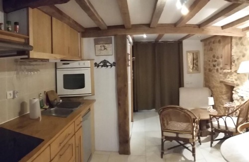 Siorac-en-Perigord Cabaña | La Bergerie en Périgord Noir, casa de piedra de 1 dormitorio con terraza y piscina