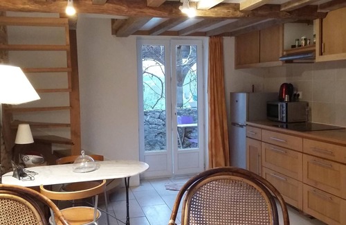 Siorac-en-Perigord Cabaña | La Bergerie en Périgord Noir, casa de piedra de 1 dormitorio con terraza y piscina