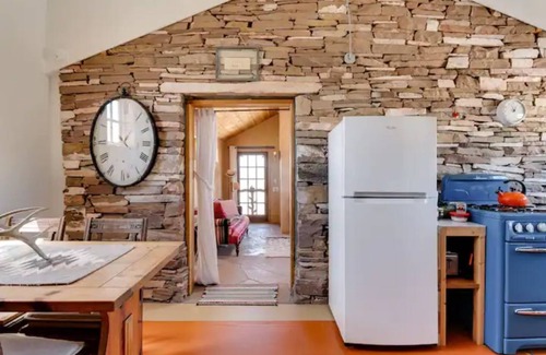 El Rito Casa | La Biblioteca: Eclectic Cottage in OKeeffe Country