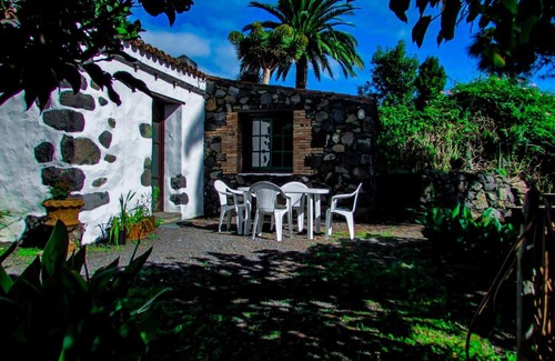 Breña Baja Casa | La Bodega casa rural con piscina y jardines