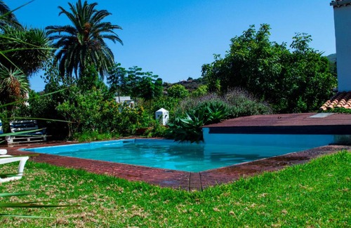 Breña Baja Casa | La Bodega casa rural con piscina y jardines