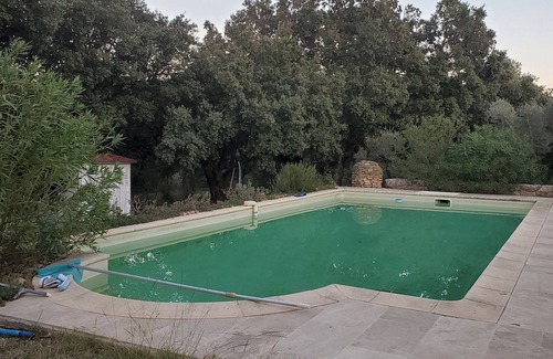 Cornillon-Confoux Casa | La bonne Adresse de Provence COCOON Swimming pool and Jacuzzi in Provencal village