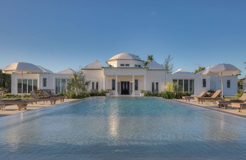 North Palmetto Point Apartamento | La Bougainvillea Boutique Hotel - Suite con vista al jardín con 2 reinas