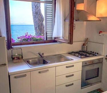 Ameglia Apartamento | La Bouganville - accesso a mare privato