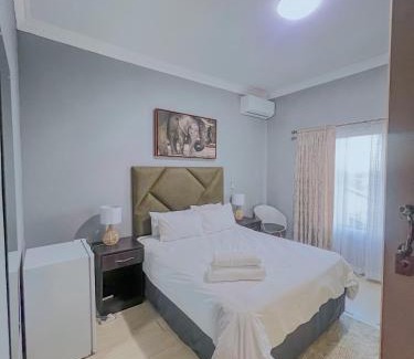 Newcastle Cabina | La Bronze Guest Lodge