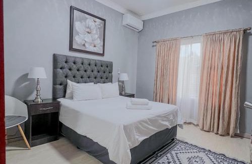 Newcastle Cabina | La Bronze Guest Lodge