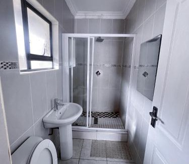Newcastle Cabina | La Bronze Guest Lodge