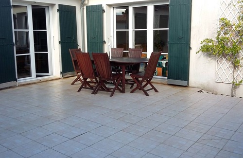 Saint-Clement-des-Baleines Casa | La Conche beach on foot