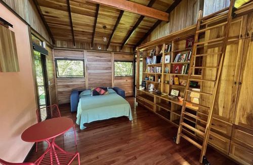 Tayutic Casa | La cabana de Tata books, nature, and contemplation