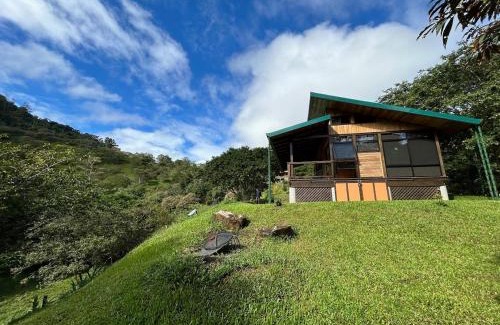 Tayutic Casa | La cabana de Tata books, nature, and contemplation