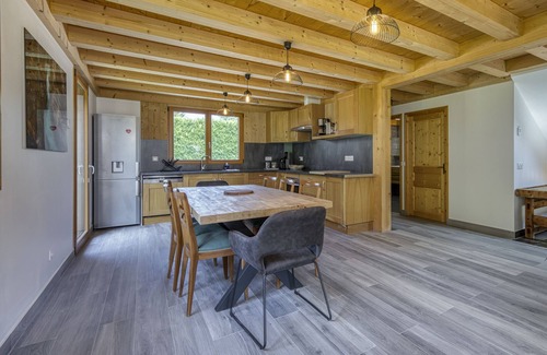 Chevaline Casa | 🏡 La Cabane à Camillo – Warm and Cozy Retreat