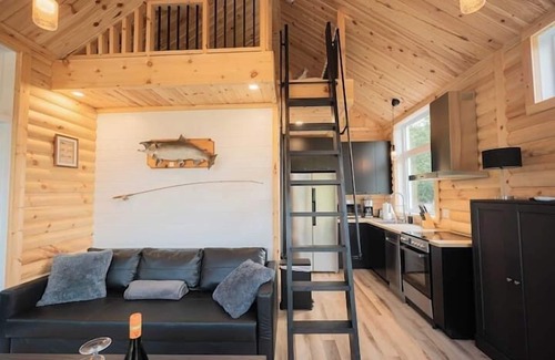 Mauricie Chalet De Esquí | La Cabane du Pêcheur. At the water's edge