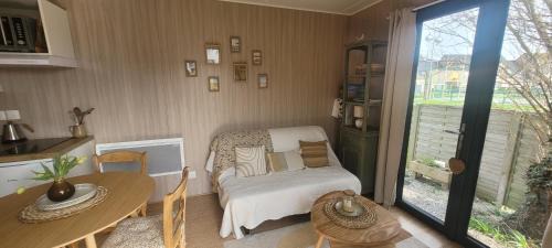 Bleriot-Plage Casa | "La cabane du sentier", tiny house sur pilotis avec petit jardin, proche de la mer et du site naturel des 2 caps