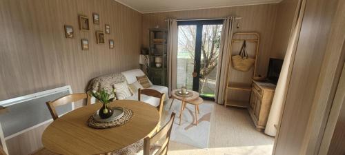 Bleriot-Plage Casa | "La cabane du sentier", tiny house sur pilotis avec petit jardin, proche de la mer et du site naturel des 2 caps