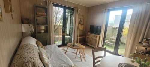Bleriot-Plage Casa | "La cabane du sentier", tiny house sur pilotis avec petit jardin, proche de la mer et du site naturel des 2 caps