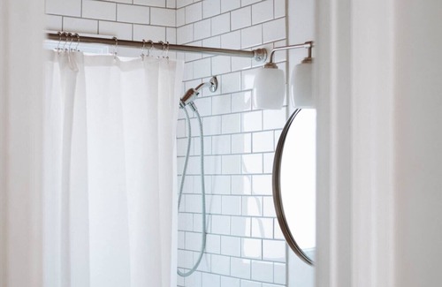 Winnipeg Casa | La Cabane Guesthouse- Cozy urban cabin feel in the French Quarter