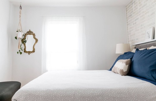Winnipeg Casa | La Cabane Guesthouse- Cozy urban cabin feel in the French Quarter