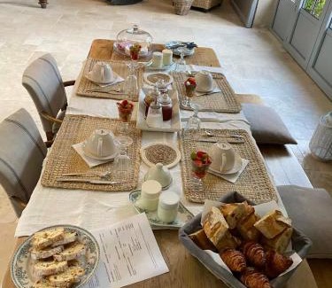 Saint-Martin-Lacaussade Cama Y Desayuno | la cabanne